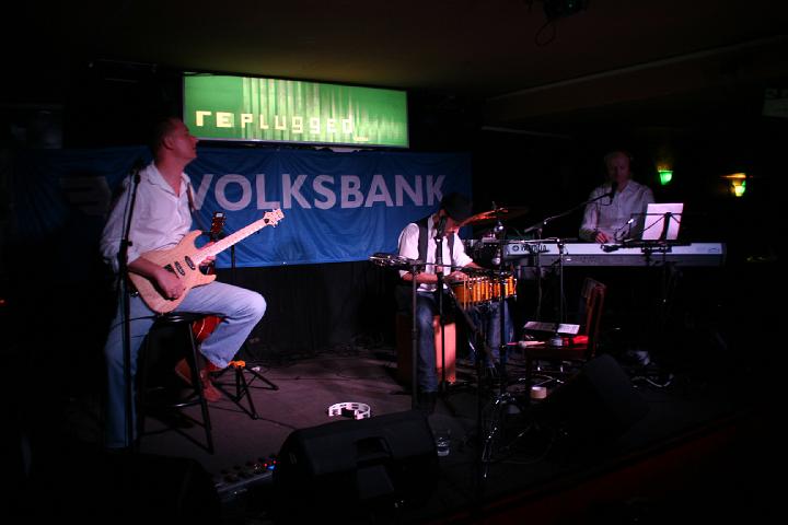 2008-11-28 M3_live at replugged 155.jpg